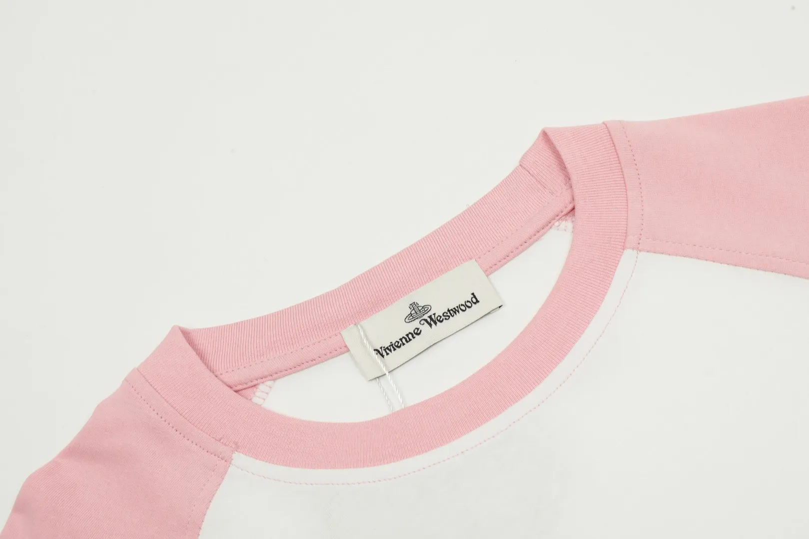 "Classic long sleeves" vivienne west wood Vivienne Saturn classic versatile raglan long sleeves Simple and fashionable, highly practical to wear inside and outside 2024's top hot style No need to say more, go straight to the details, full series of correct accessories, every detail is completely restored, and can be filled directly. Size: S M L Color: white and black, white pink, navy gray